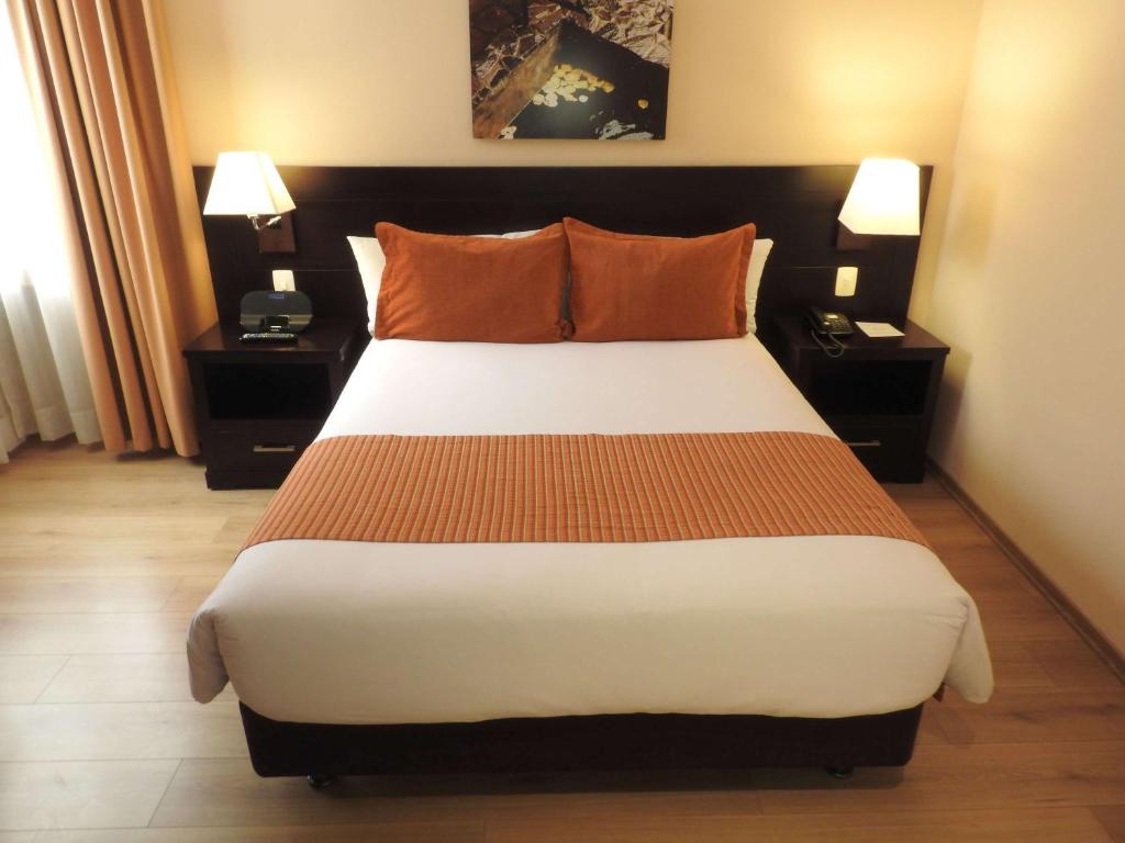 Postel nebo postele na pokoji v ubytování Mercure Alameda Quito