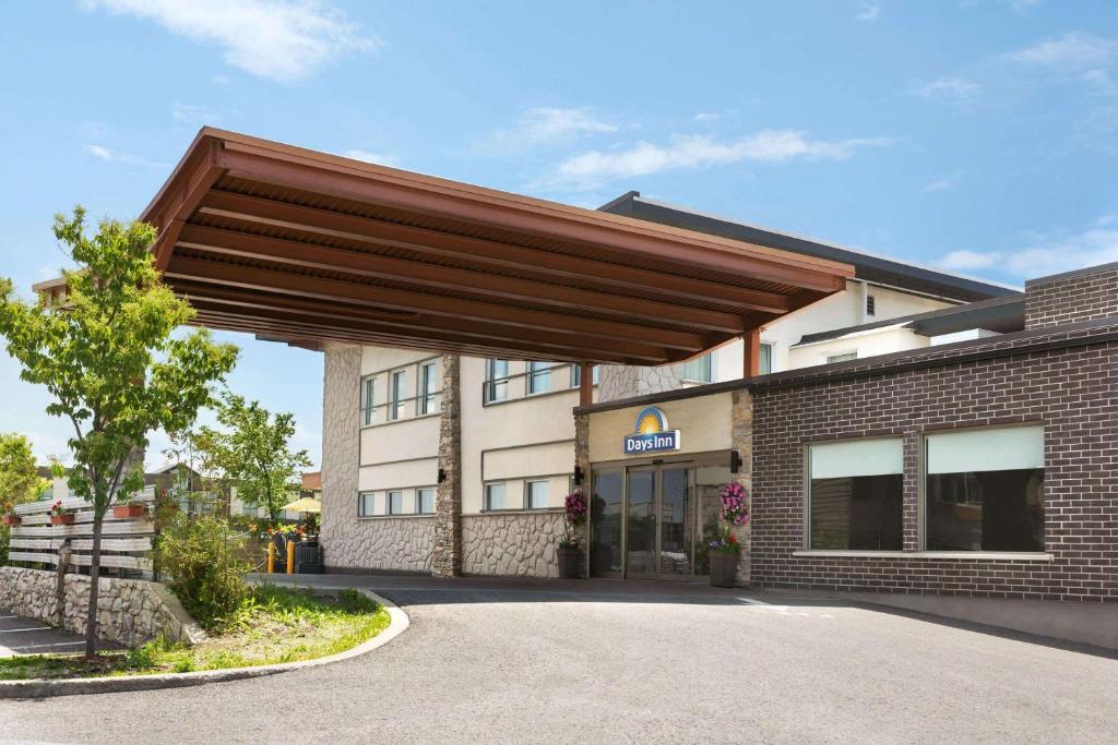 Days Inn by Wyndham Montreal East - Resim 8