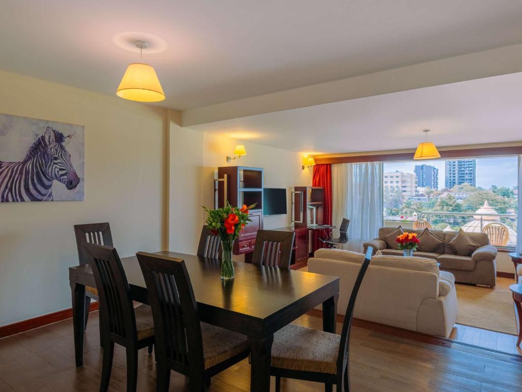 TV a/nebo společenská místnost v ubytování Mövenpick Hotel & Residences Nairobi