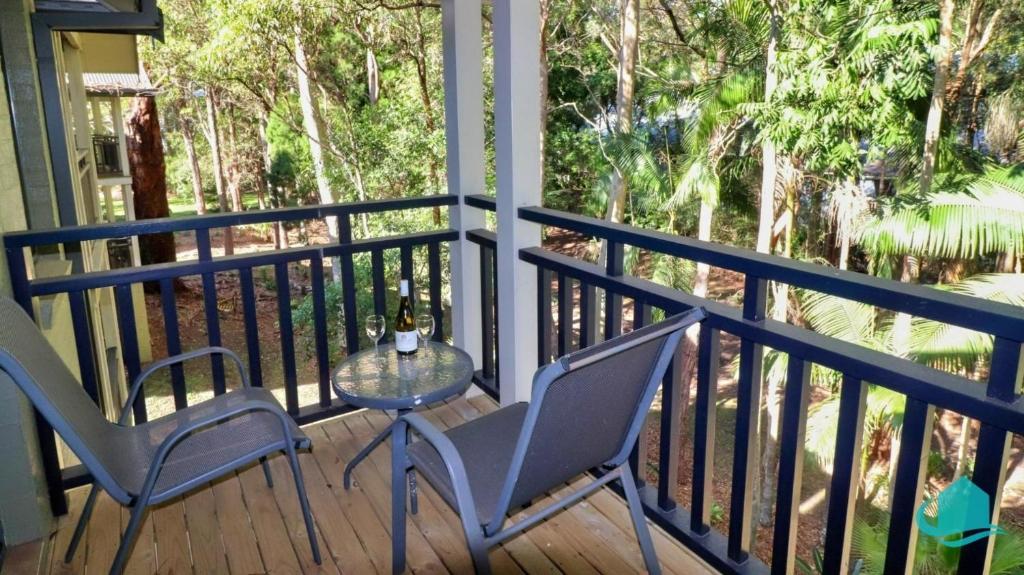 En balkong eller terrass på Dollarbird TreeTops Townhouse at Raffertys Resort