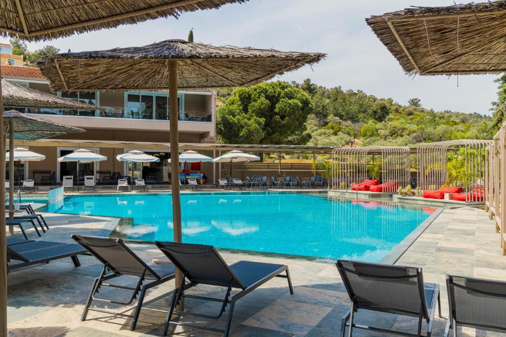 Bazén v ubytovaní Zoe Hotel, Trypiti Beach Resort & Hive water park alebo v jeho blízkosti