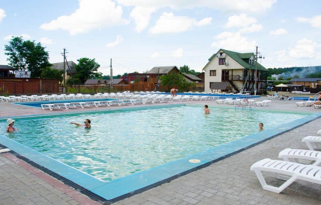 Bazén v ubytování Palsir nebo v jeho okolí