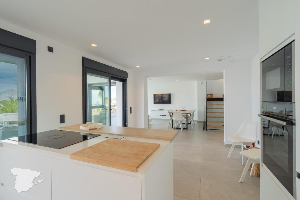 Kuchyň nebo kuchyňský kout v ubytování CostaBlancaDreams Villa White Flamingo in Calpe