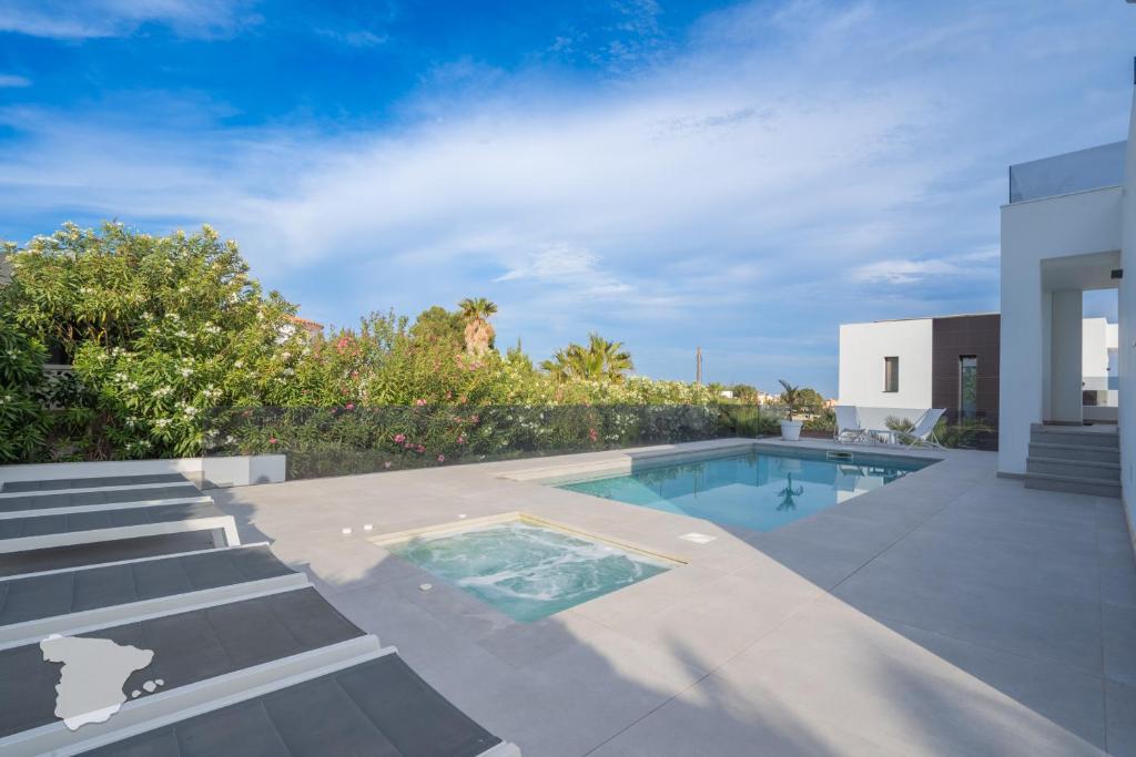 Bazén v ubytování CostaBlancaDreams Villa White Flamingo in Calpe nebo v jeho okolí