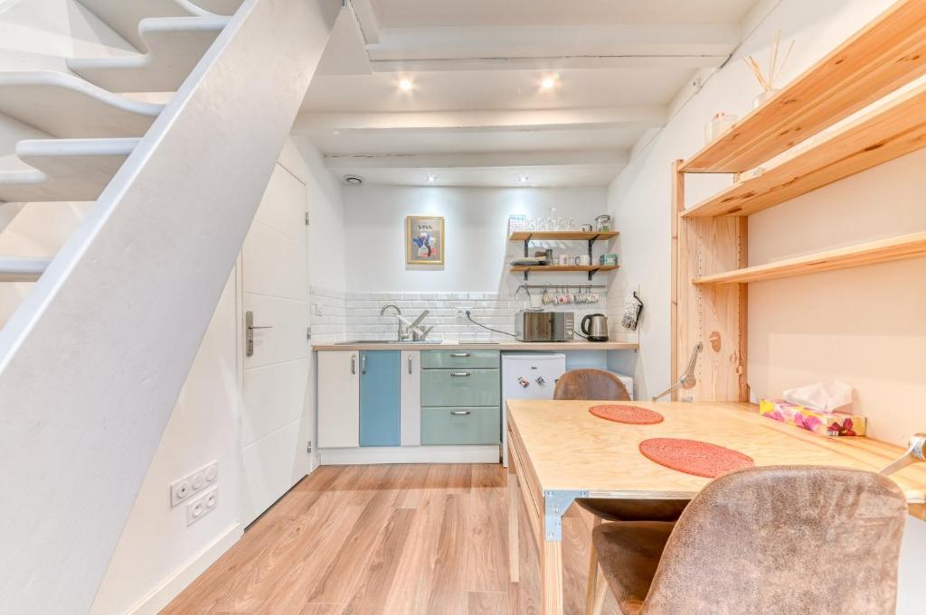 Kuchyň nebo kuchyňský kout v ubytování GuestReady - Beau Séjour à La Croix-Rousse
