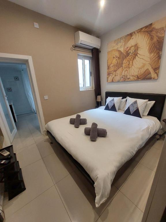 Postel nebo postele na pokoji v ubytování Central & Cozy - 1 Bedroom Apartment