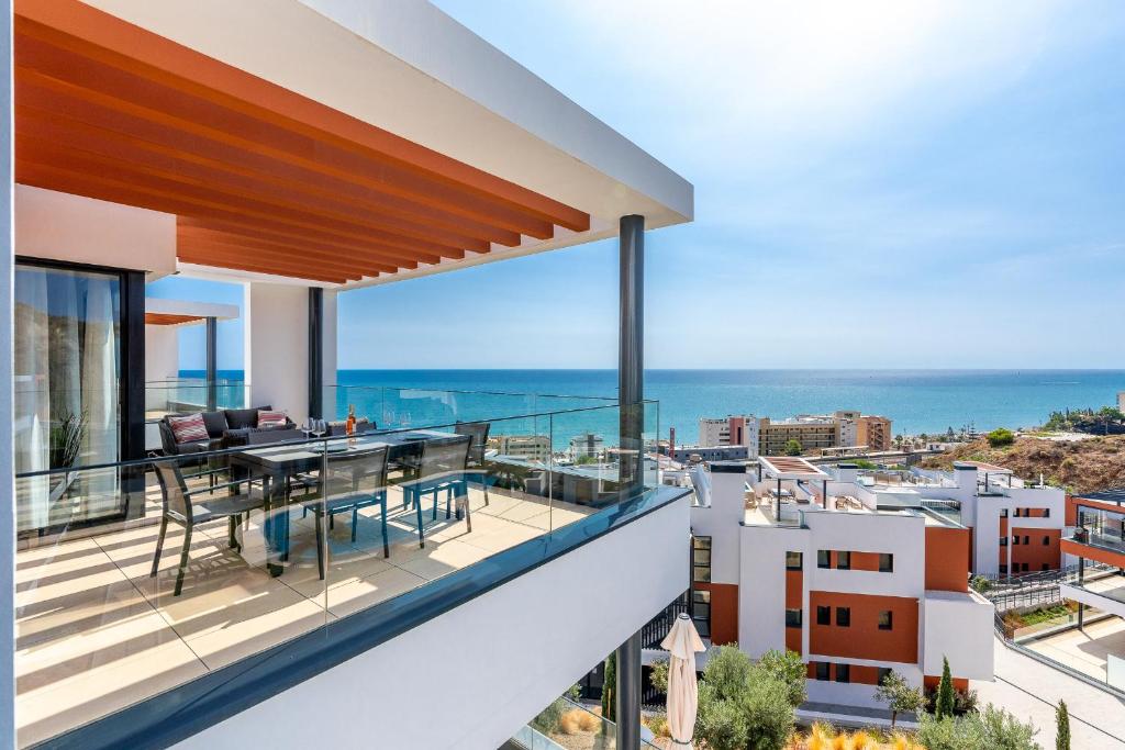 Penthouse Middle Views