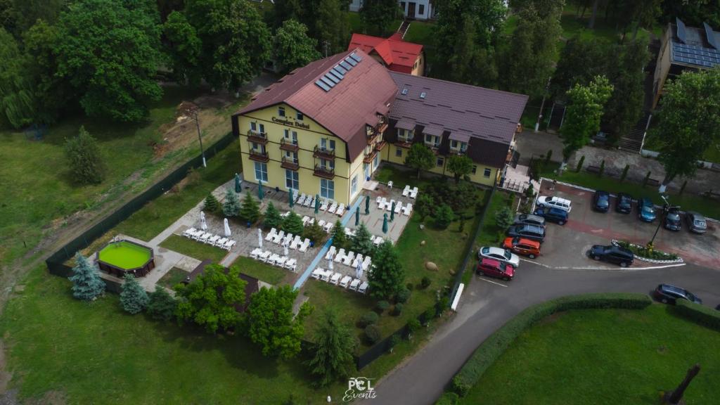 an aerial view of a large house with a yard at Hotel Dobsi in Bazna