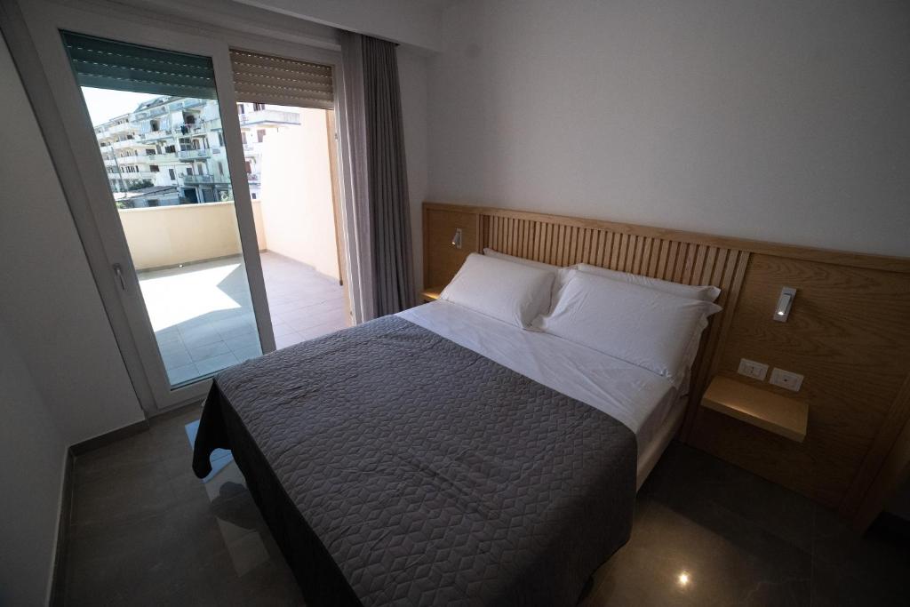 Middle Town Palace - 2