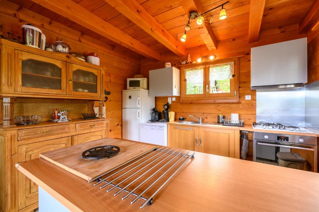 Kuchyň nebo kuchyňský kout v ubytování Chalet Du Wason