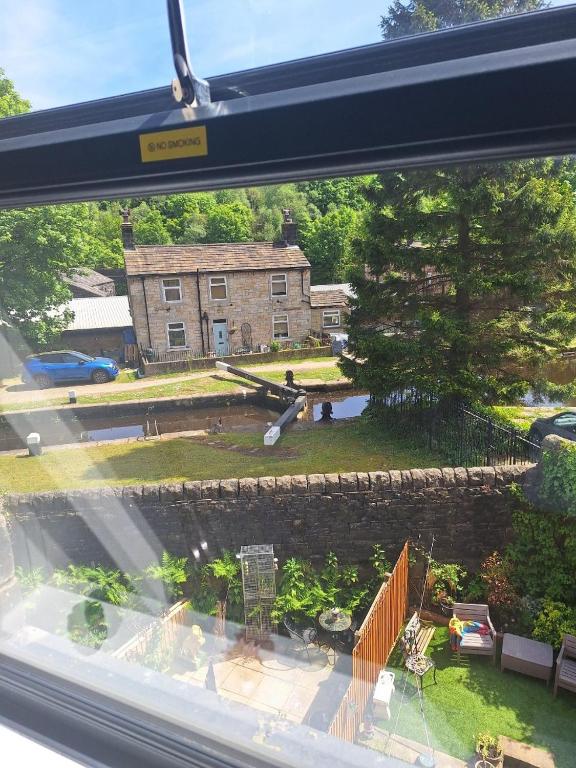 Zahrada ubytování Todmorden Bed & Breakfast - The Toothless Mog