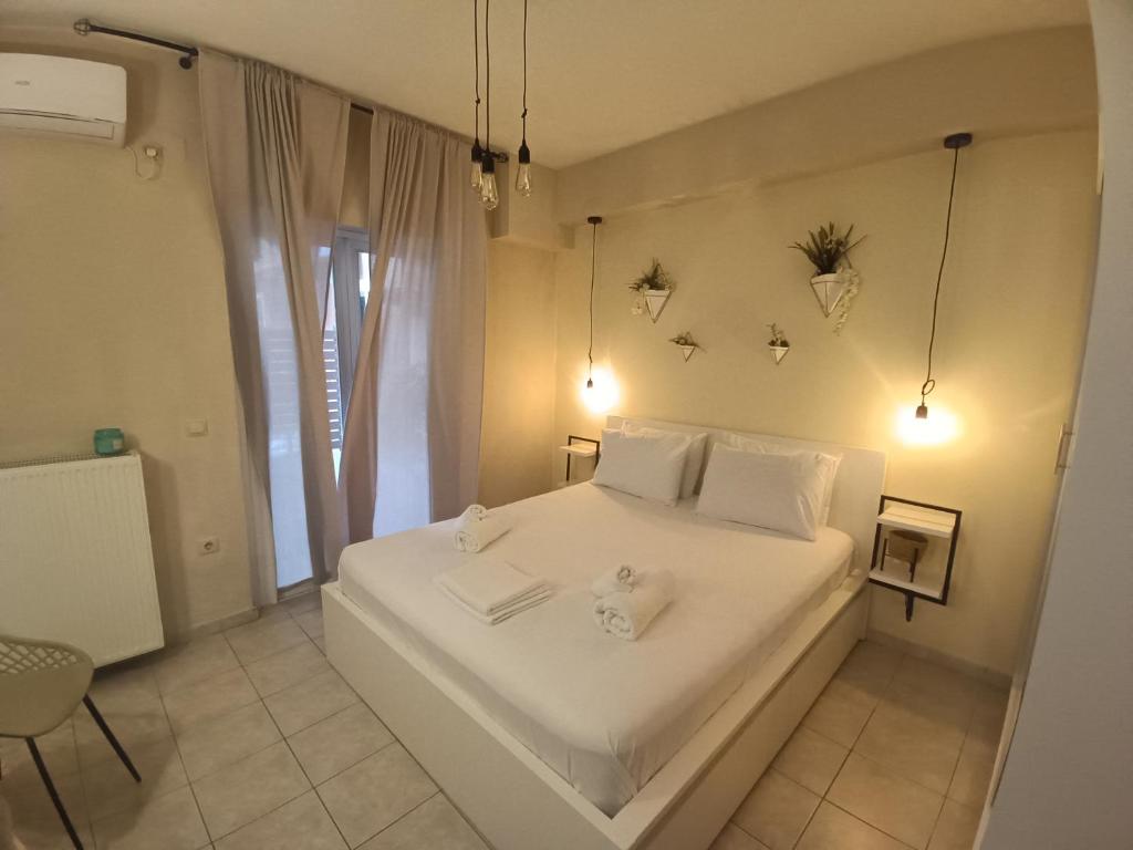 A bed or beds in a room at Martha's Apartment