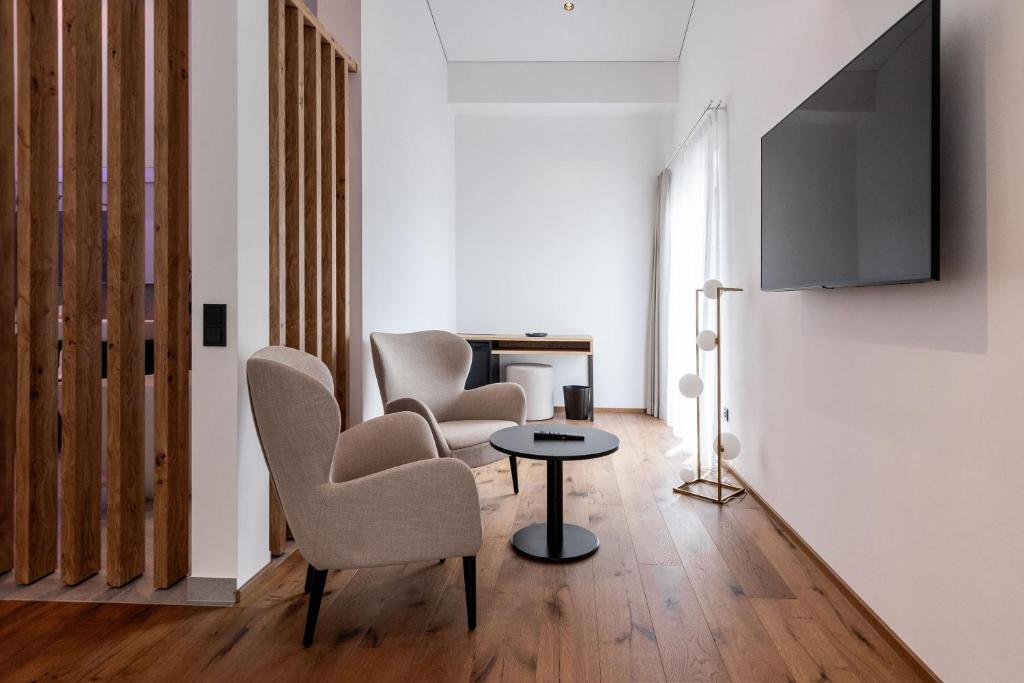 TV a/nebo společenská místnost v ubytování Hotel Alpenrose