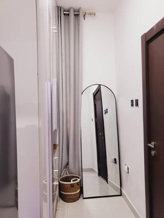 Koupelna v ubytování Stylish Modern Studio Apartment Banana Island Ikoyi