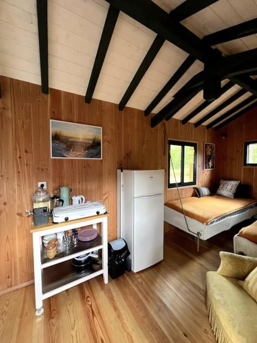 Kuchyň nebo kuchyňský kout v ubytování Camping la Kahute - Tiny House au coeur de la fôret