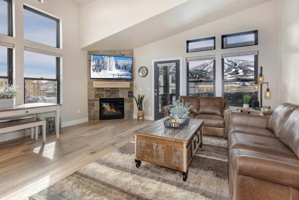 Mayflower Lakeside 30314 by Moose Management, Cranmer (updated prices