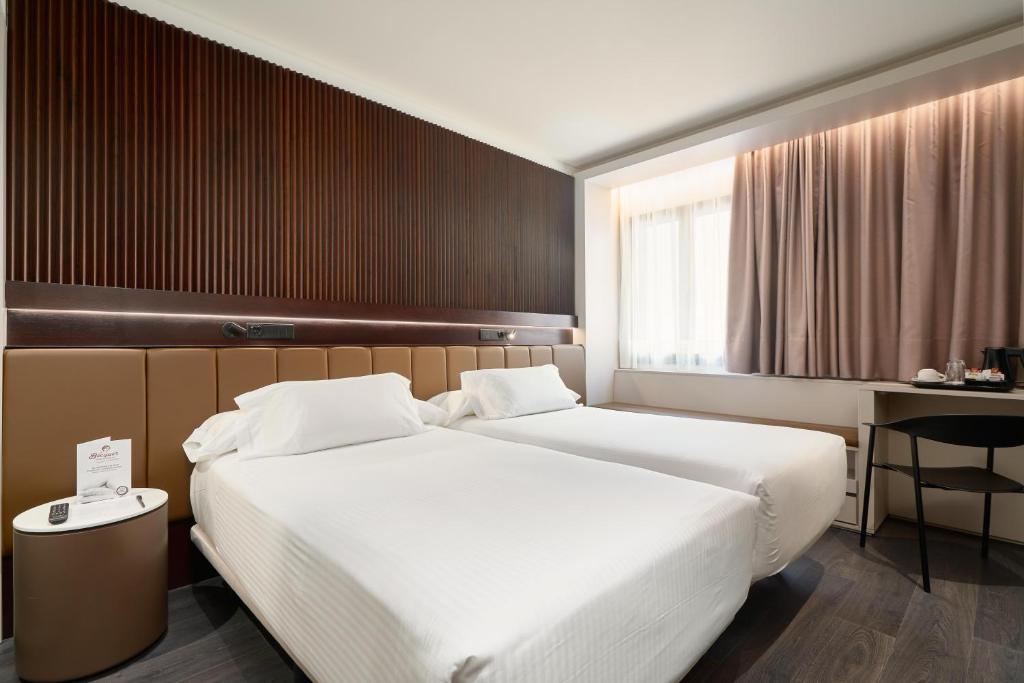 Postel nebo postele na pokoji v ubytování Hotel Bécquer