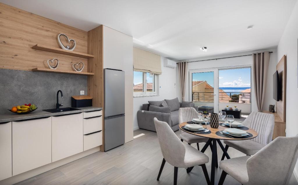 Nhà bếp/bếp nhỏ tại EA Luxury Apartment with sea view