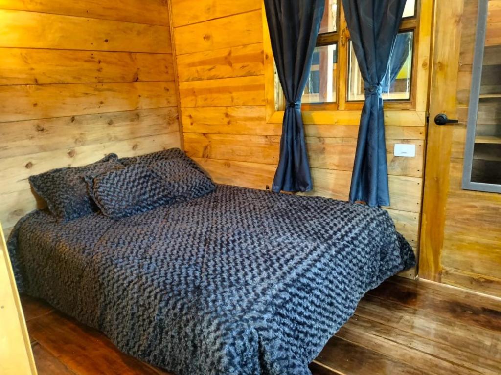 Postel nebo postele na pokoji v ubytování Nalyd Kabina