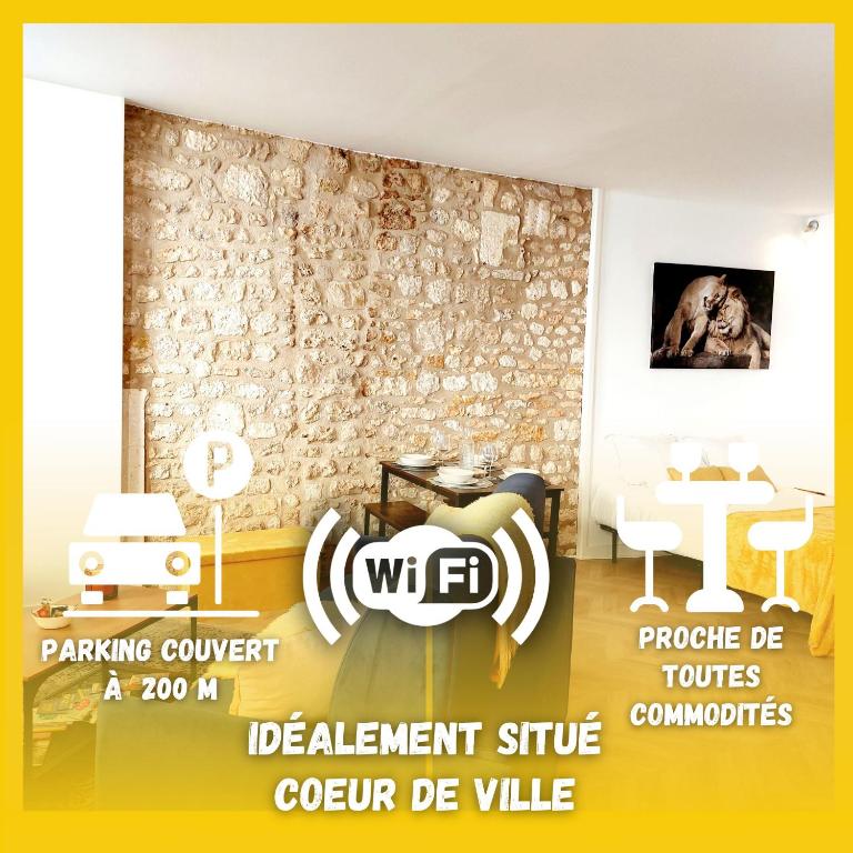 une affiche d'une salle à manger avec un mur en pierre dans l'établissement Chaleureux Studio dans le centre historique WIFI, à Angoulême
