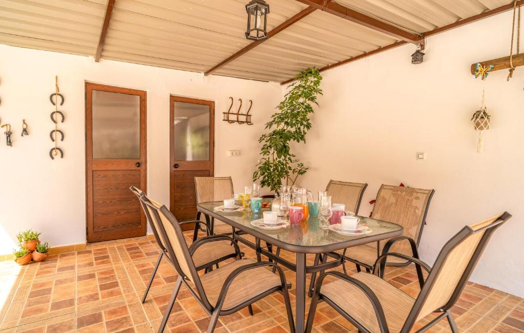 Fotografie z fotogalerie ubytování 4 Bedroom Cozy Home In Iznajar v destinaci Iznájar