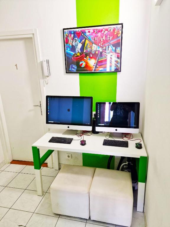 TV a/nebo společenská místnost v ubytování Croparadise Hostel