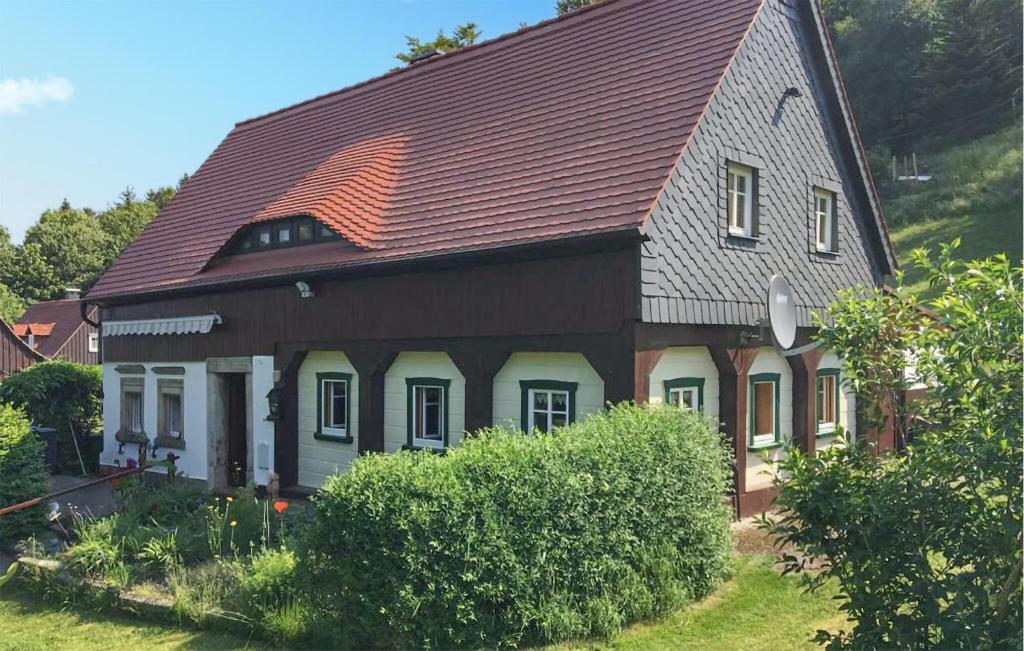 a large house with a brown roof at 2 Bedroom Beautiful Home In Waltersdorf in Waltersdorf