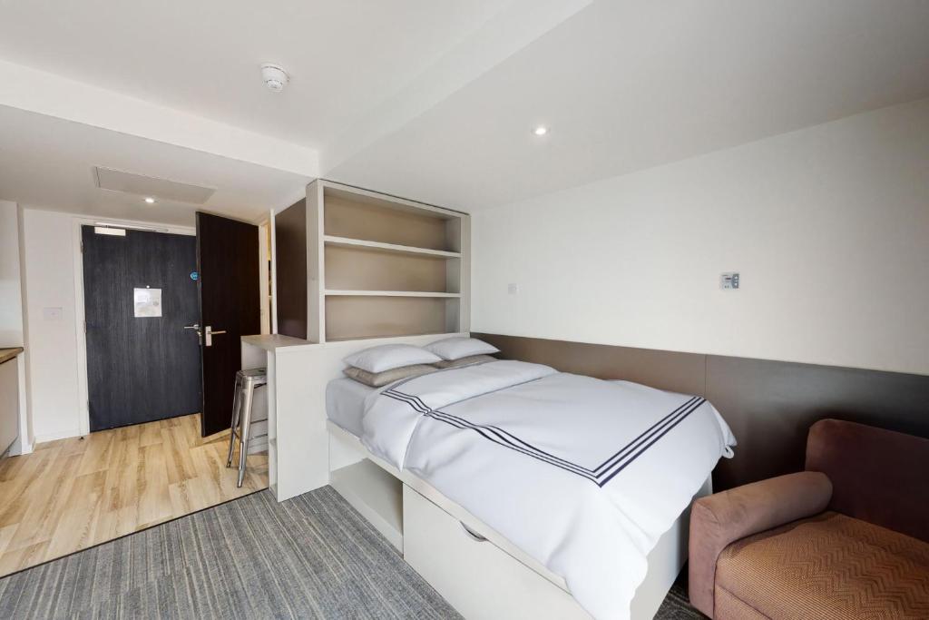 Private Bedrooms with Shared Kitchen and Living Area at Canvas City Point in Coventry - 