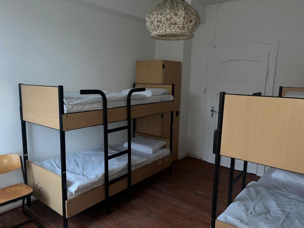 a room with two bunk beds and a chandelier at Waldschlösschen Ricklingen in Hannover