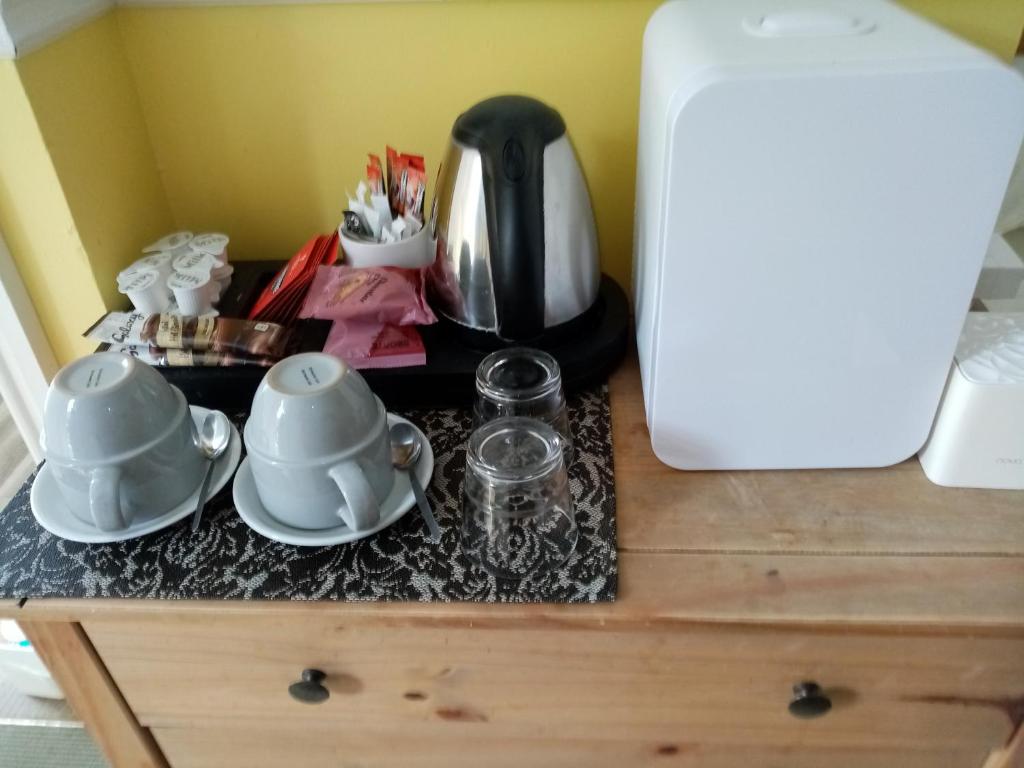 Příslušenství pro přípravu čaje a kávy v ubytování Masons Arms