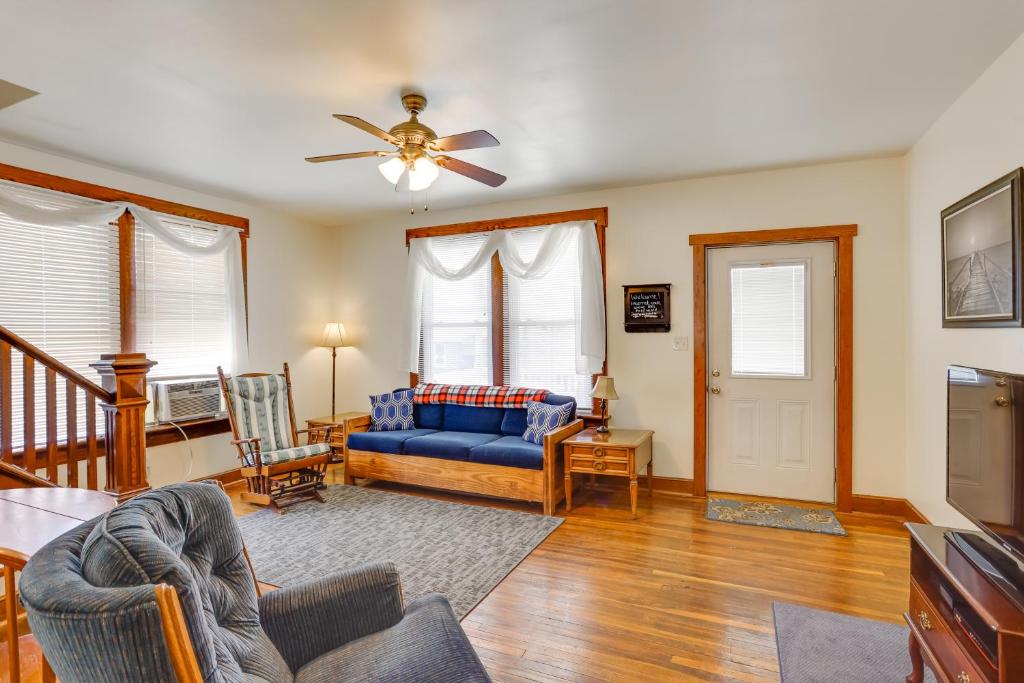 Main Street Loganton Townhome in Amish Country!, Loganton (updated