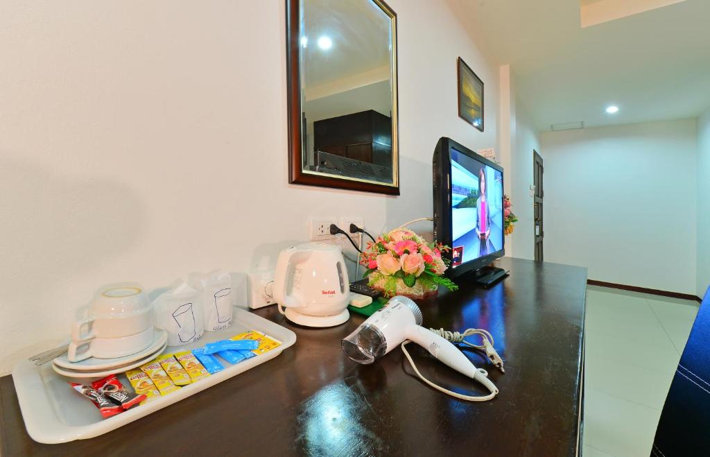 TV a/nebo společenská místnost v ubytování Lada Krabi Residence Hotel - SHA Plus