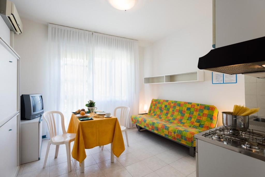 Kuchyň nebo kuchyňský kout v ubytování Aparthotel Pineda