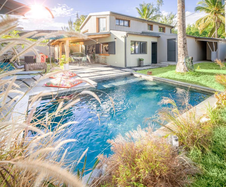 สระว่ายน้ำที่อยู่ใกล้ ๆ หรือใน Villa Nauraa - 5ch - piscine - proche plage.