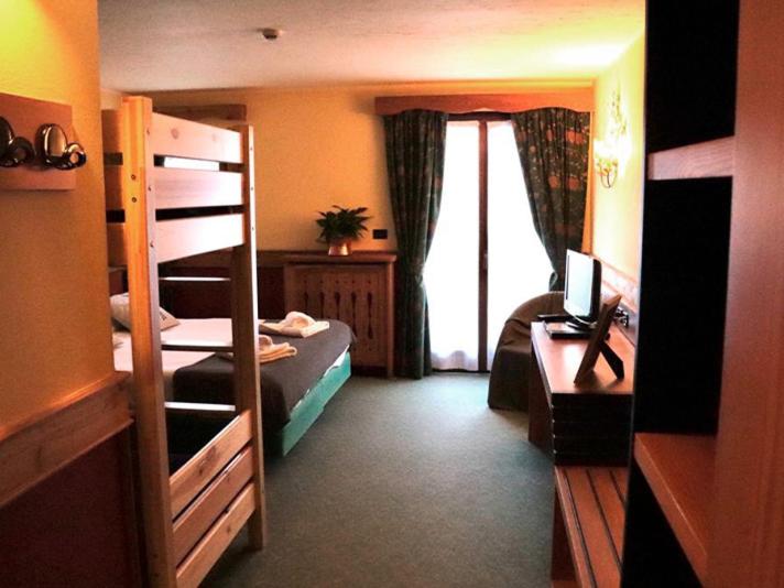Hotel De Champoluc - Standard Quadruple Room