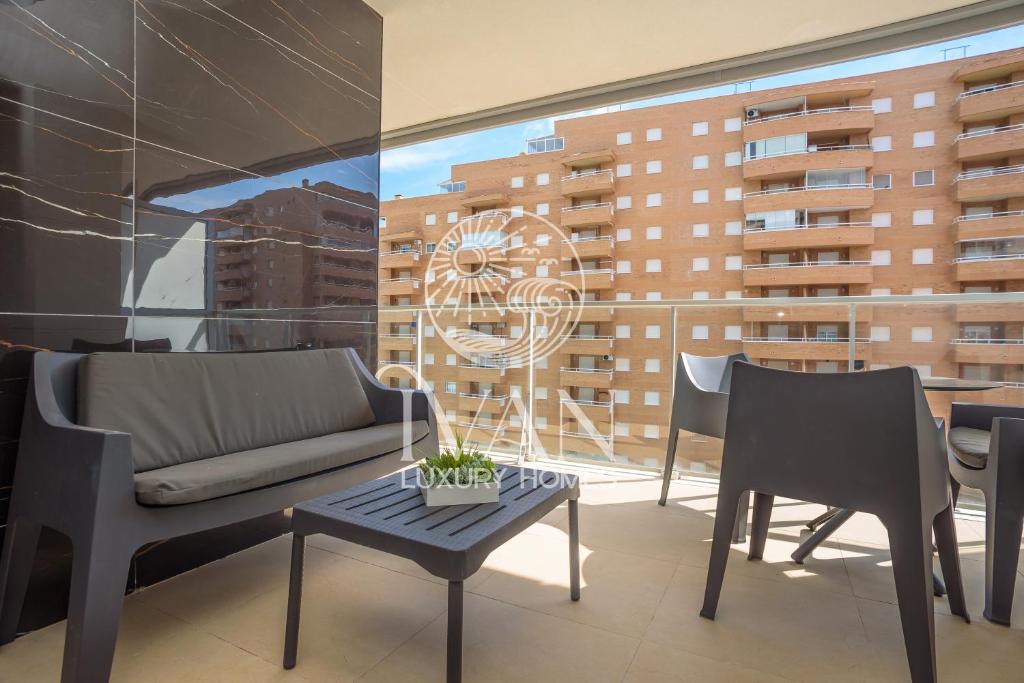 a living room with a couch and a table at Casa Claudia Ivan Luxury Homes 5ªPlta Sur 1ªLinea in Oropesa del Mar