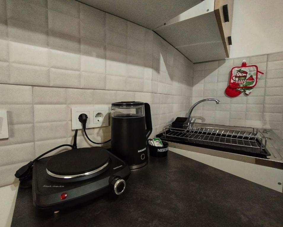 a kitchen with a coffee maker on a counter at Apartman Monroe in Sarajevo