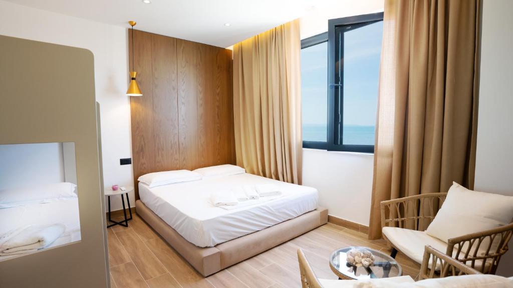 Postel nebo postele na pokoji v ubytování Azure Sea View Apartments