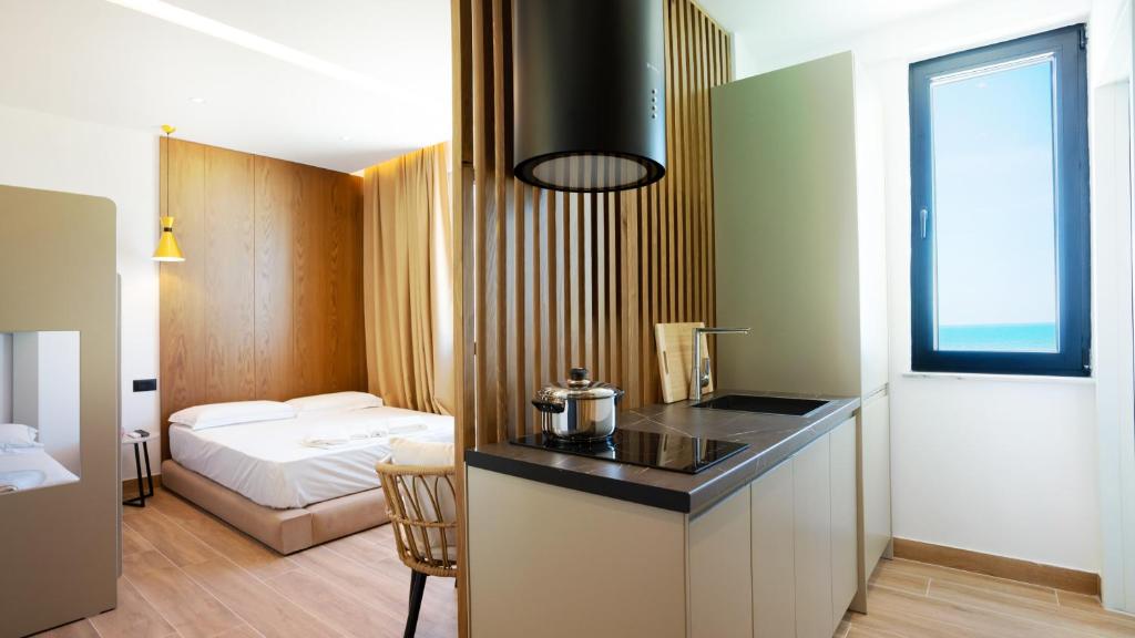 Postel nebo postele na pokoji v ubytování Azure Sea View Apartments