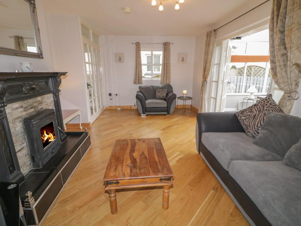 a living room with a couch and a fireplace at 2 Carlton Cottage in Enniskillen