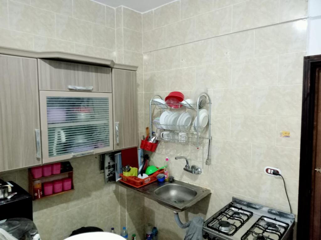 Kuchyň nebo kuchyňský kout v ubytování قرية بلولاجون راس سدر شاليه فاخر للايجار for families only