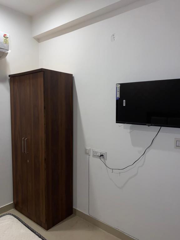 TV a/nebo společenská místnost v ubytování Royal Park Inn
