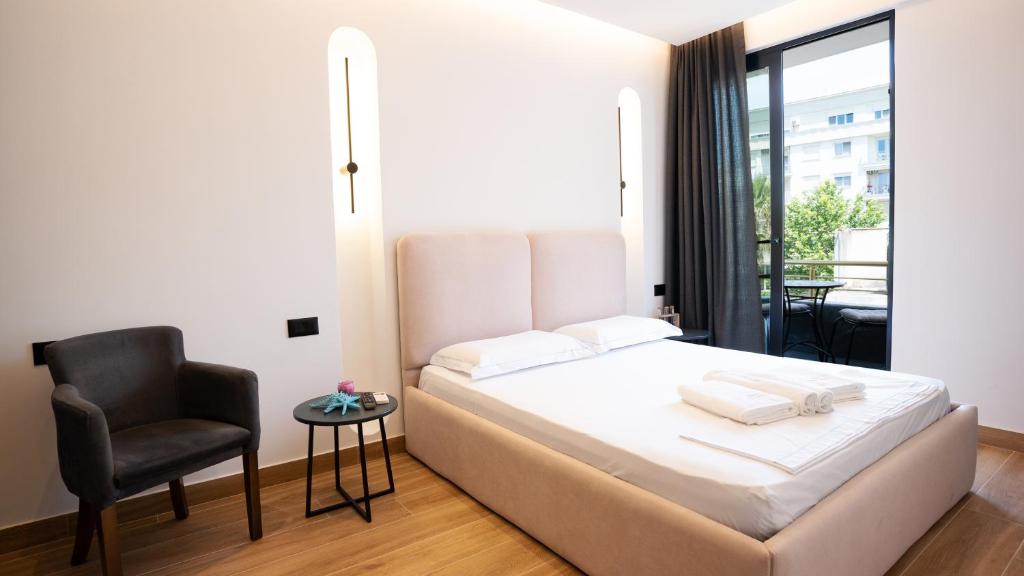 Postel nebo postele na pokoji v ubytování Azure Sea View Apartments