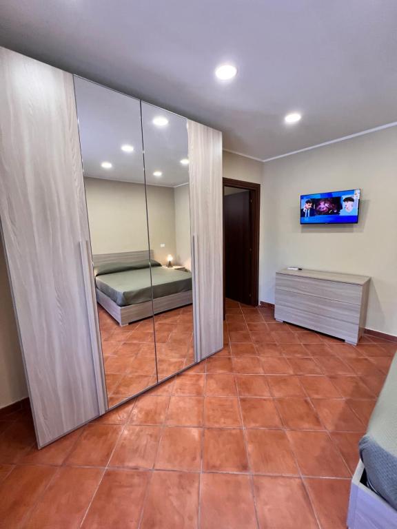 TV a/nebo společenská místnost v ubytování Appartamenti Minturnae Relais