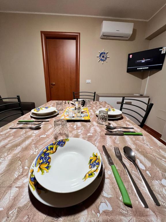 TV a/nebo společenská místnost v ubytování Appartamenti Minturnae Relais