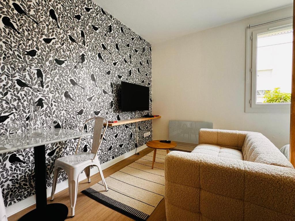 TV a/nebo společenská místnost v ubytování Appartement Bird II proche centre gare, parking