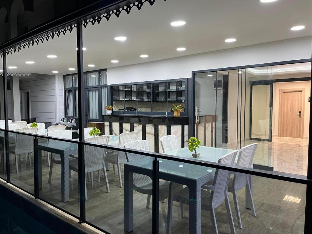 A restaurant or other place to eat at Jest Hotel