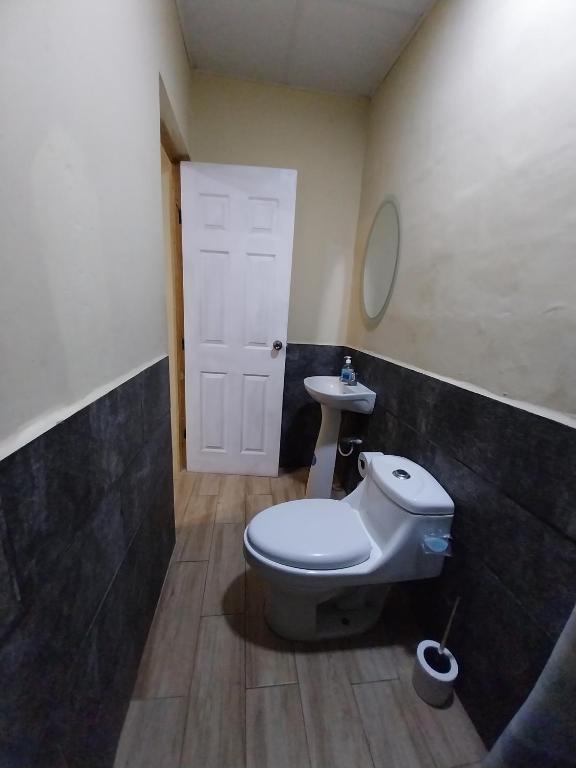 Hostal San José - Habitación Triple Con Baño Privado