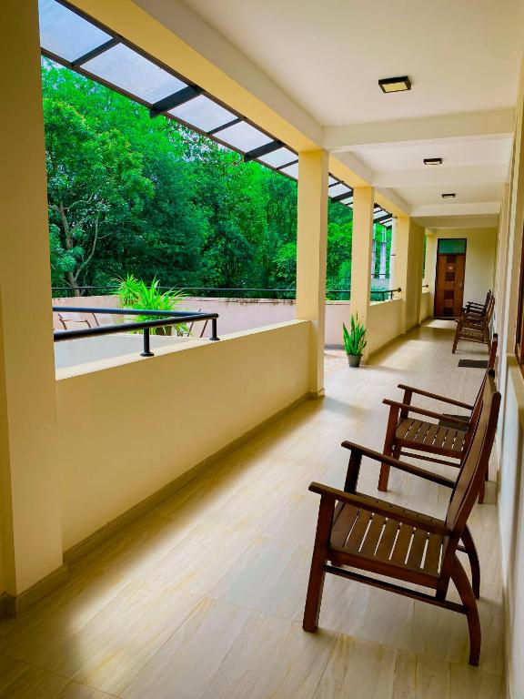 Balkón nebo terasa v ubytování Sparkling Resort Kataragama
