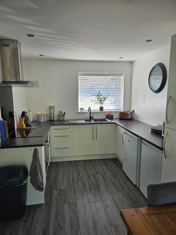 Cucina o angolo cottura di 5 Fulmar Road**Next to West Beach and Golf Course